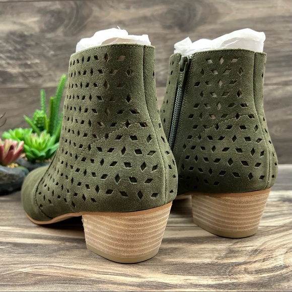 NIB Soludos Lola Perforated Pointed Toe Heeled Ankle Bootie Boots Olive Suede 8M - Picture 8 of 14